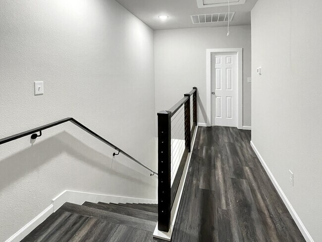 Building Photo - 3213 Chenault St