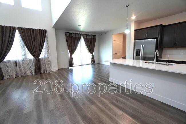 Building Photo - 245 E Caldera St