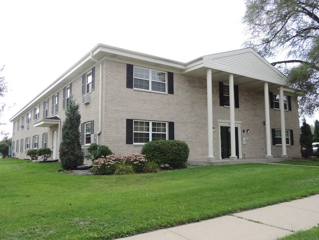 Building Photo - Colonial Manor Apartments