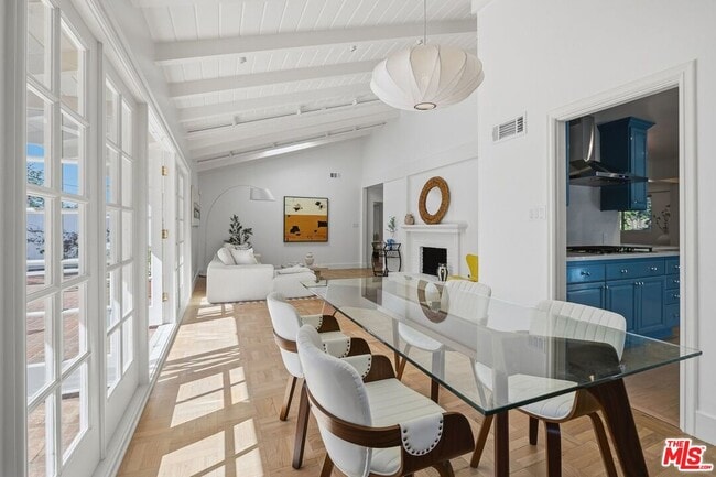 Building Photo - 864 Bienveneda Ave