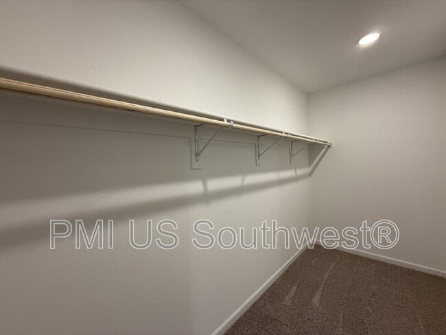 Building Photo - 2580 View Way