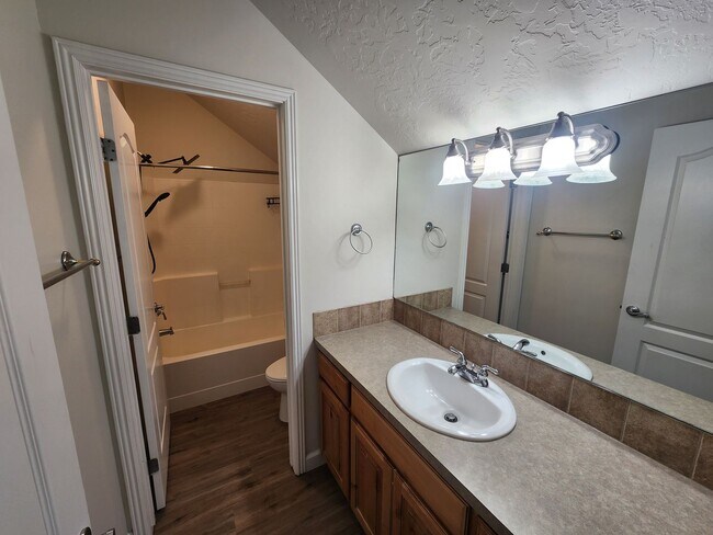 Building Photo - Remodeled 4 bedroom home