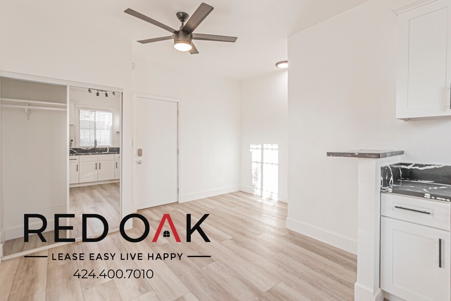 Building Photo - 1017 S Kingsley Dr