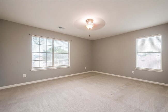 Building Photo - 9226 MacMillan Ln