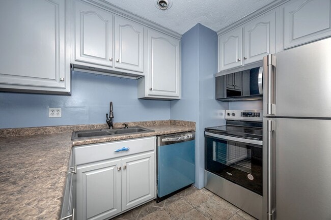 Building Photo - 3 Bed 1 Bath Home In Pascagoula - New Appl...