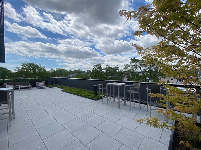 Building Photo - 154 Broadway