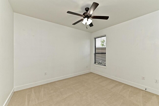 Building Photo - 224 Charli Cir