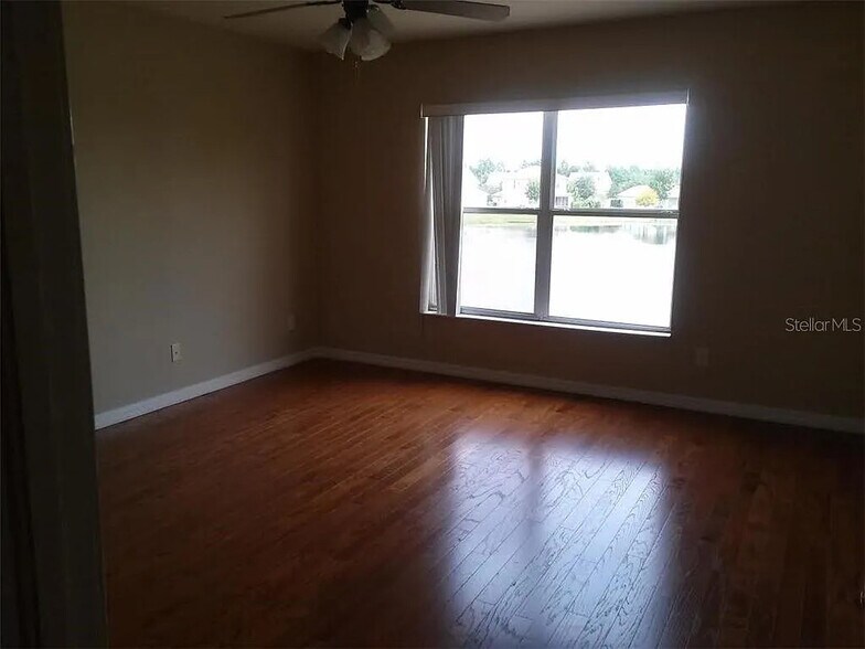 Building Photo - 15117 Searobbin Dr