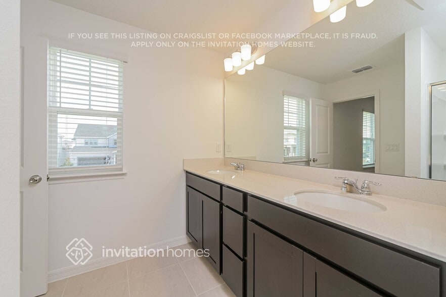 Building Photo - 5809 Sagebrush Aly