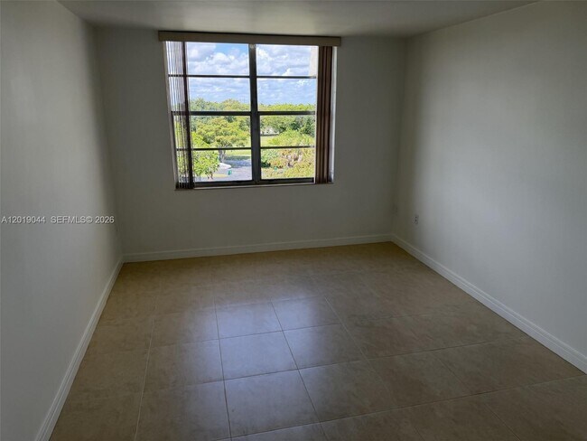 Building Photo - 13120 SW 92nd Ave