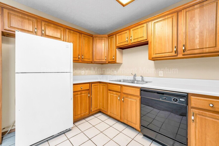 Building Photo - 3348 S Doris Ct