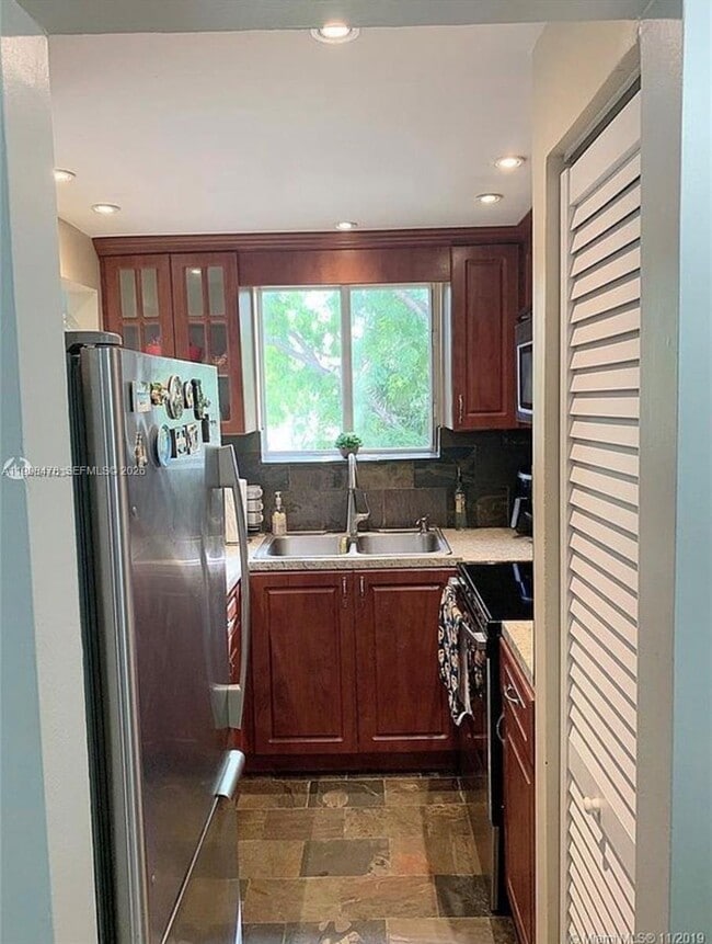 Building Photo - 6205 SW 131st Ct