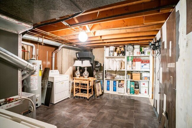 Building Photo - 542 150 E