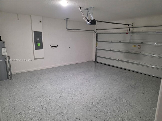 Building Photo - 982 SW Commonwealth Rd