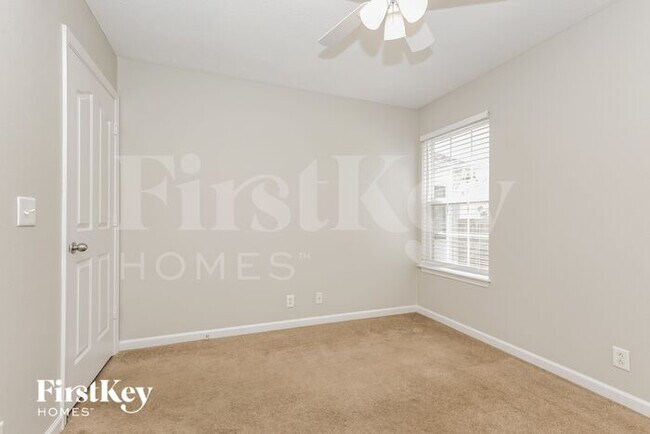 Building Photo - 869 Maricopa Dr