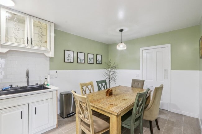 Building Photo - 522 Westminster Ave