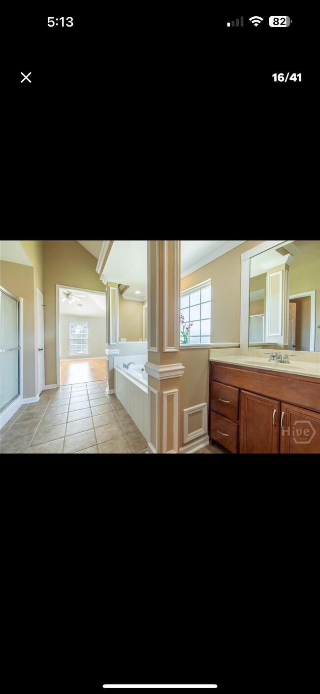 Building Photo - 9 Sweetwater Ct
