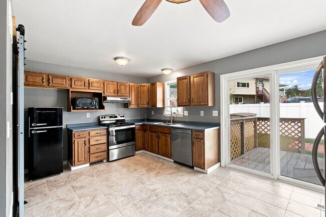 Building Photo - 15 Beech Ln