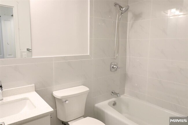 Building Photo - 1600 Center St