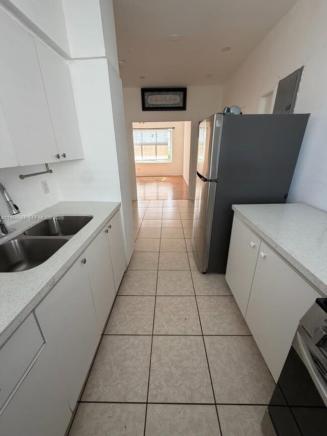 Building Photo - 825 Jefferson Ave