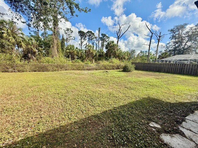 Building Photo - Beautifully updated 3BR/2BA home in a prime North Port location!