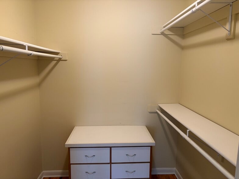 Building Photo - 16348 Woodcliffe Dr