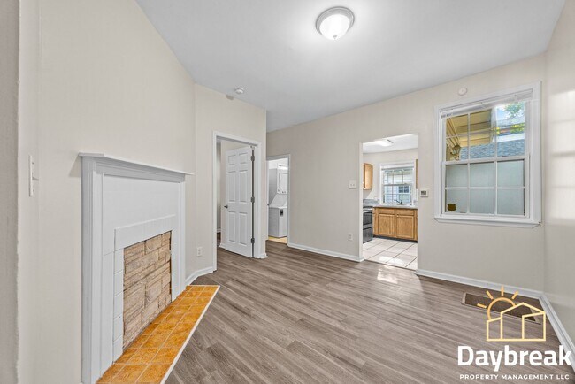 Building Photo - 1709 Le Grand St