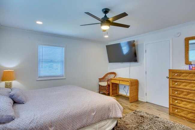 Building Photo - OCEANFRONT FURNISHED OFF-SEASON MONTHLY RE...