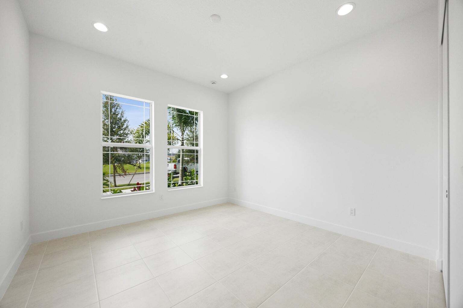 Building Photo - 15144 Wildwood Cir