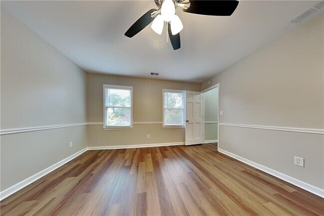 Building Photo - 4273 Deerbrook Way SW