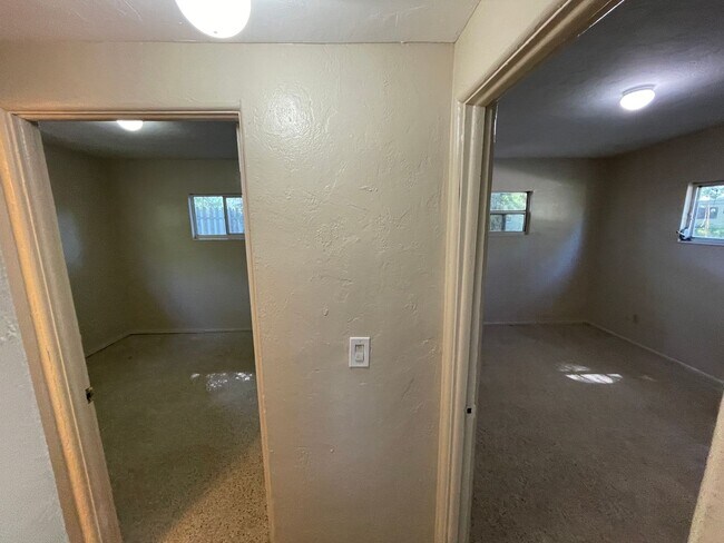 Building Photo - 2/1 Single Family Home