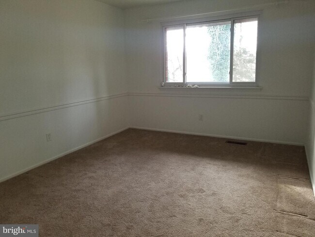 Building Photo - 1005 Worthington Dr