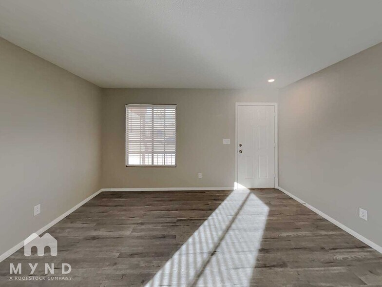 Building Photo - 5910 Hilmont St