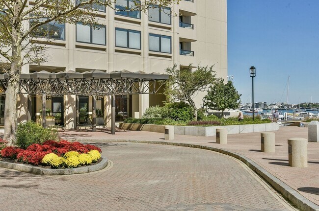 Building Photo - 85 E India Row