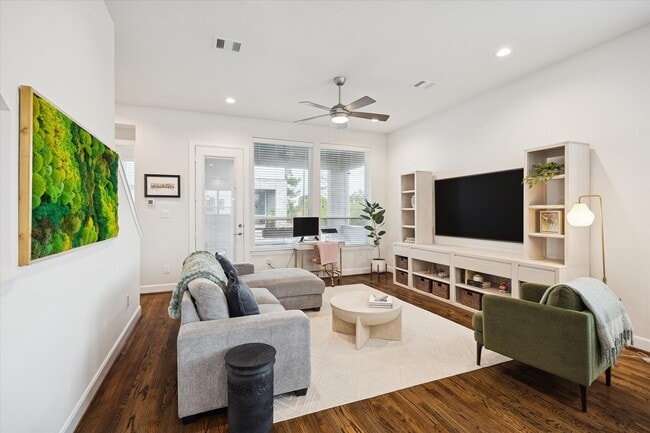 Building Photo - 1055 Timbergrove Yards Ln