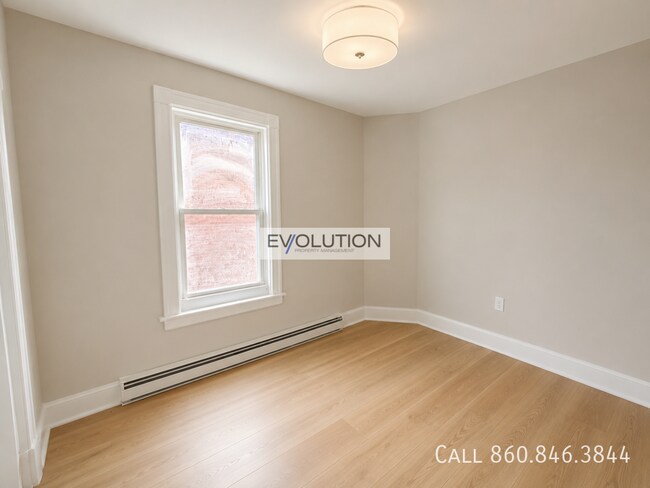 Building Photo - 906-908 Park St-3W