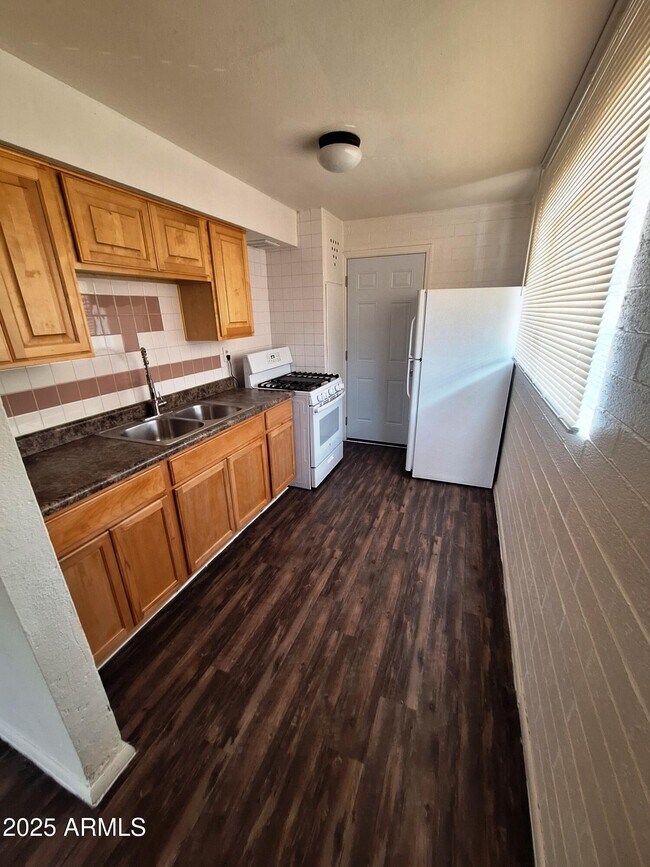 Building Photo - 1317 N 48th Pl