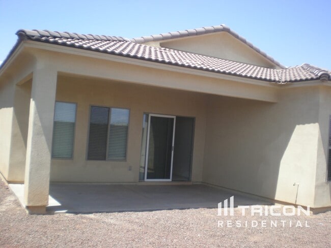 Building Photo - 15613 N Poppy St