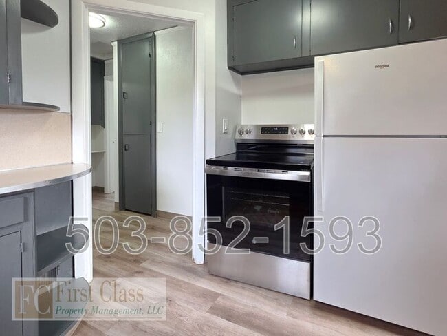 Building Photo - 5325 SE Reedway St