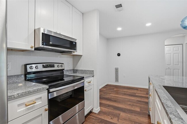 Building Photo - 8809 Manor Loop