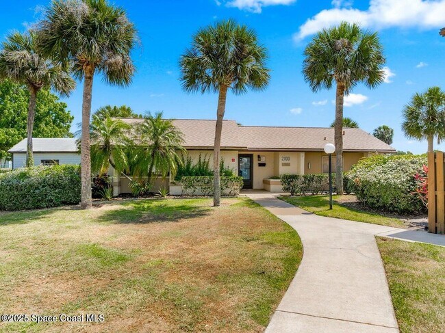 Building Photo - 2175 Golf Isle Dr