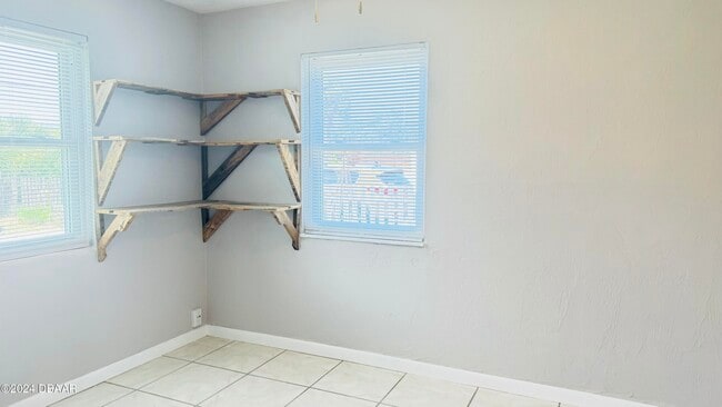 Building Photo - 215 Rockefeller Dr