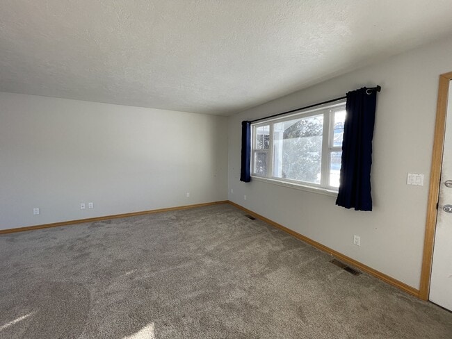 Building Photo - Charming 3 Bedroom, Single Level Home in Central Bozeman