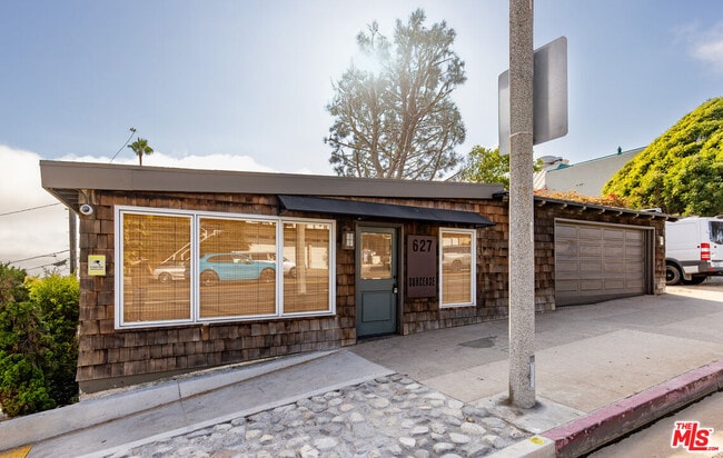 Building Photo - 629 S Coast Hwy