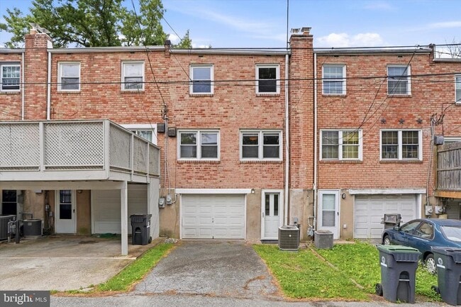 Building Photo - 889 Oxford Ave