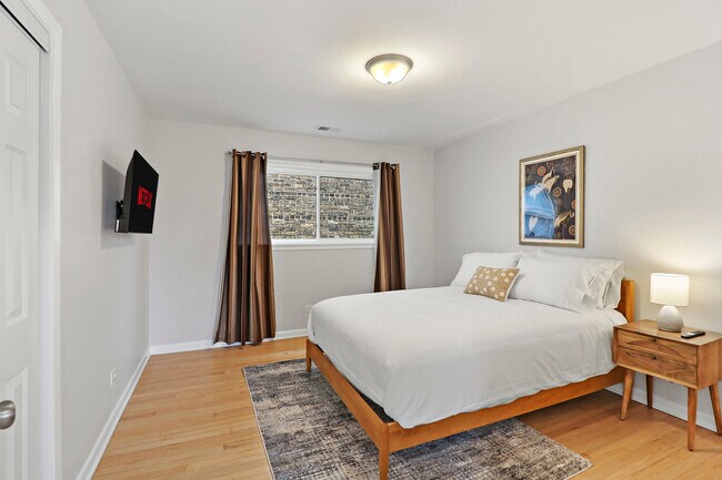 Building Photo - 135 Custer Ave