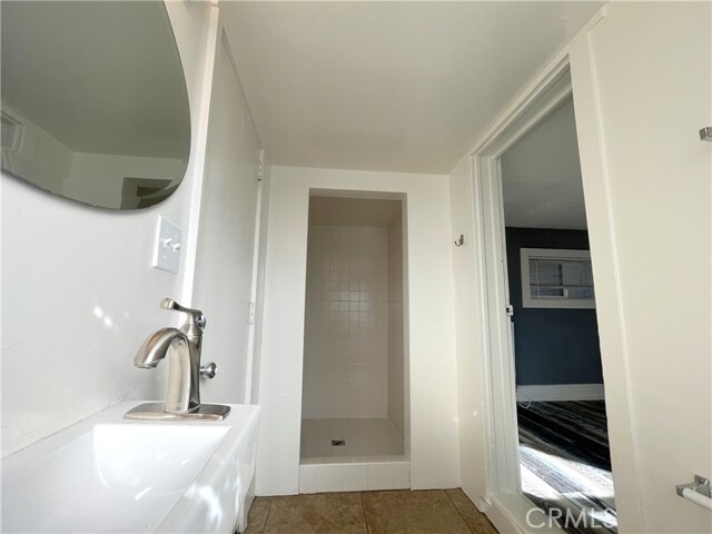 Building Photo - 12911 Douglas St