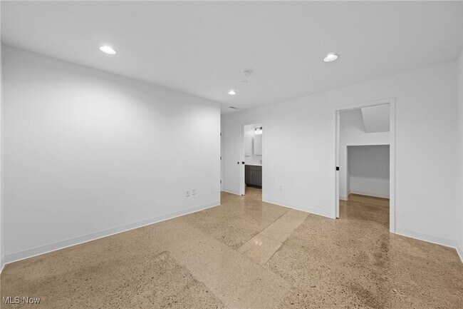 Building Photo - 2341 Scranton Rd