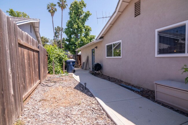Building Photo - House for Rent in Redlands