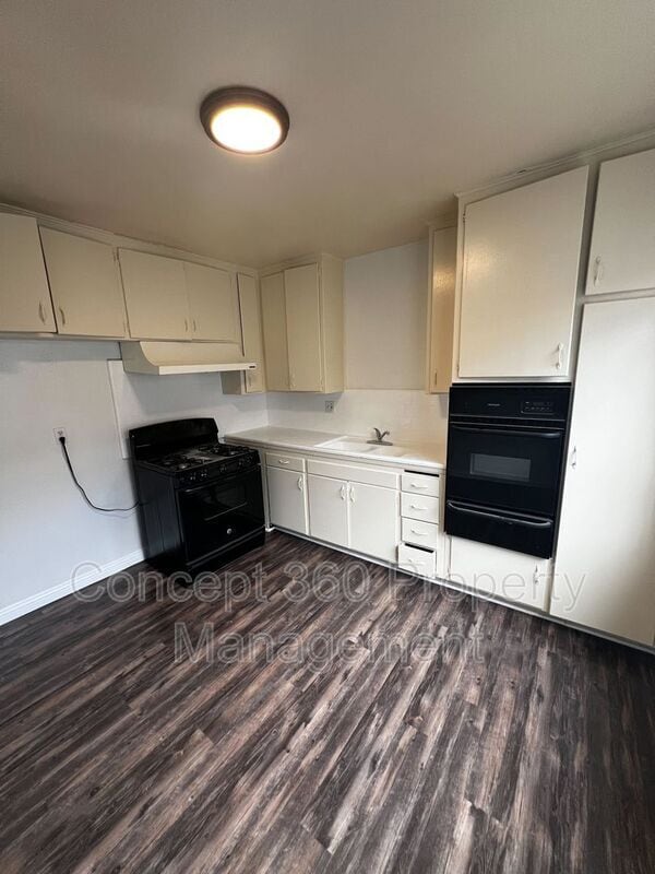 Building Photo - 475 E 61ST St